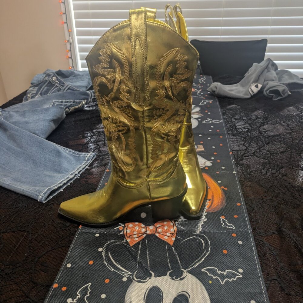 Boots - Picture 2 of 3